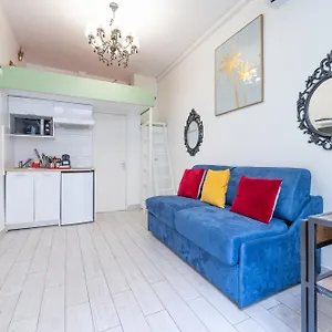 Little Boudoir Of Champs-elysées París